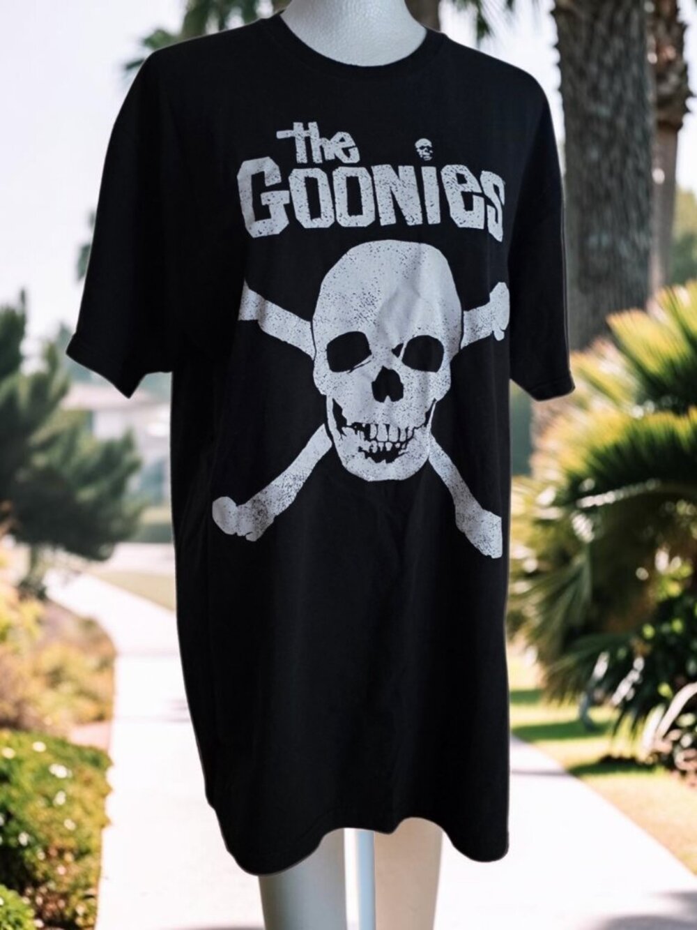 THE GOONIES ( XL ) Black Nostalgic Tee from Time Warner